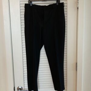 Uniqlo Smart Ankle Pants in Black (Size Large 33” - 36” w 30” inseam).